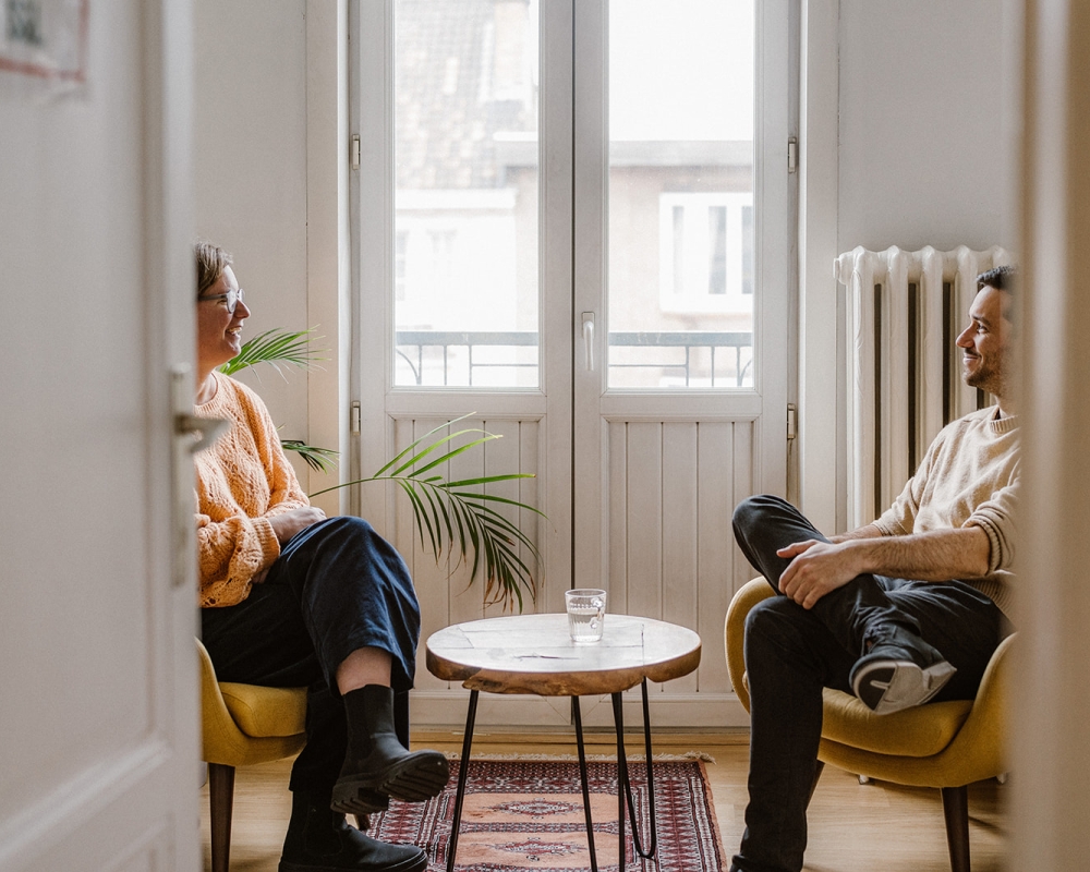 Twee consultants overleggen spontane sollicitatie S&L