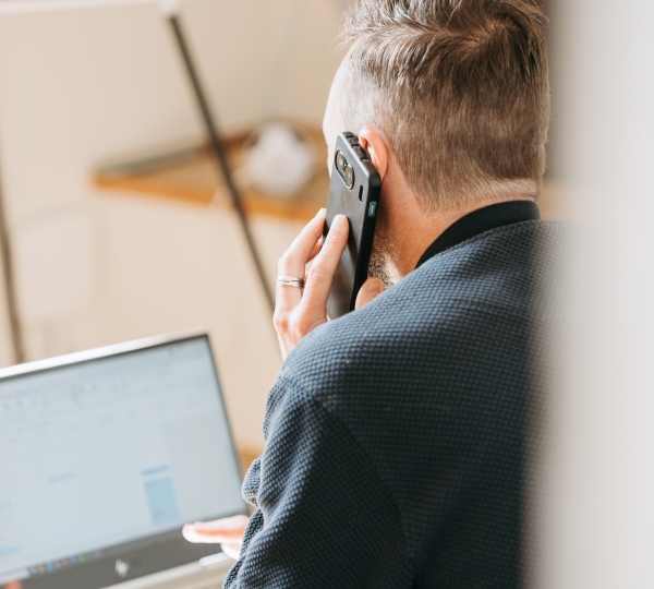  collega’s in overleg op kantoor van S&L - vacature