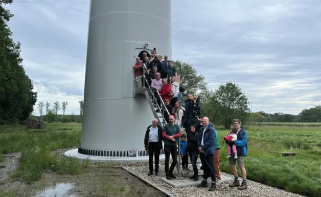 Coöperanten van Ecopower bij de opening van een nieuwe windturbine