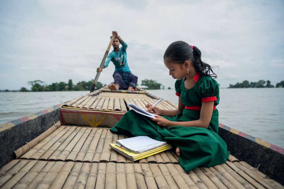 UNICEF - Bangladesh - Persevering to learn despite heavy flooding UNICEF - Bangladesh - Persevering to learn despite heavy flooding